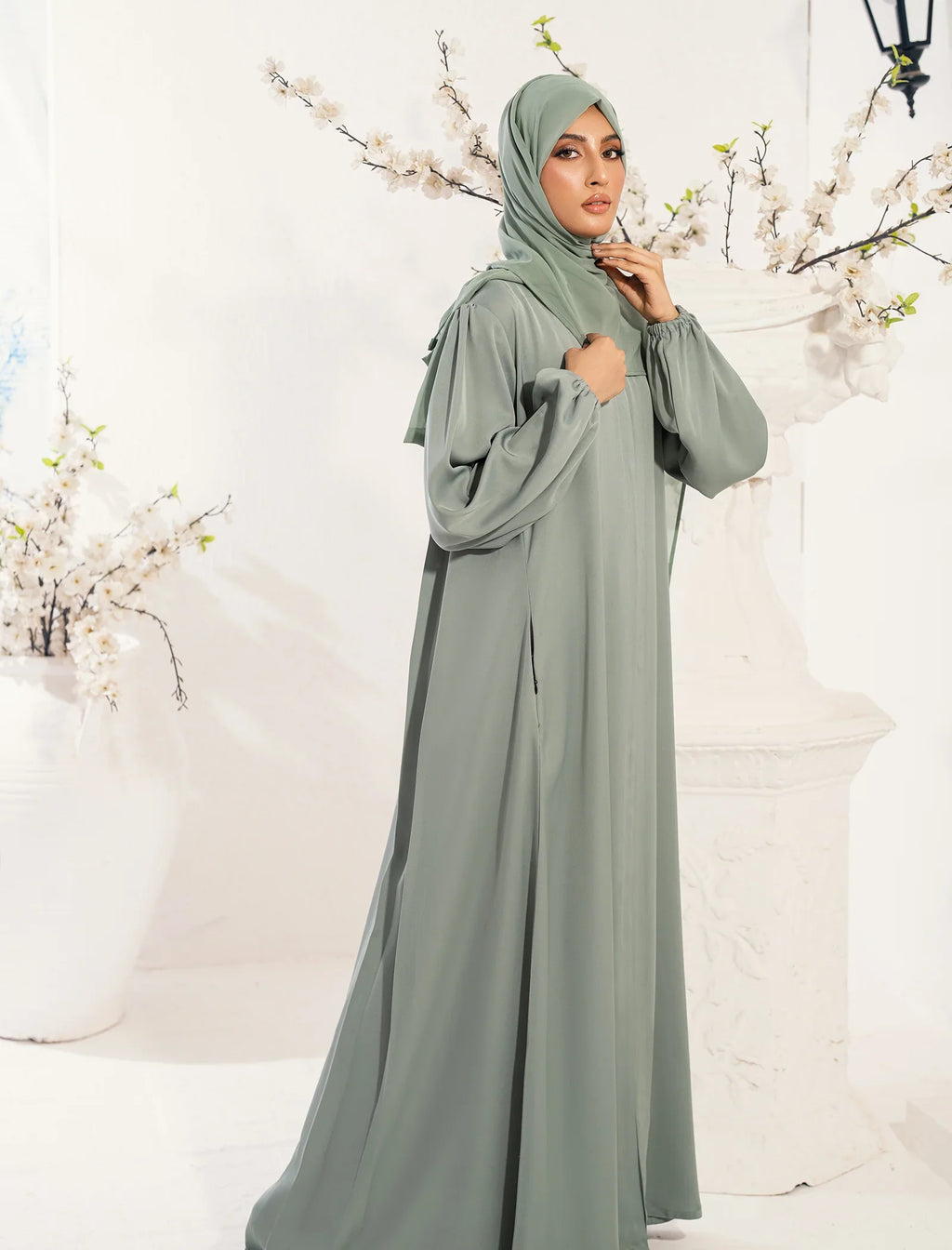 Elegant Serenity Abaya