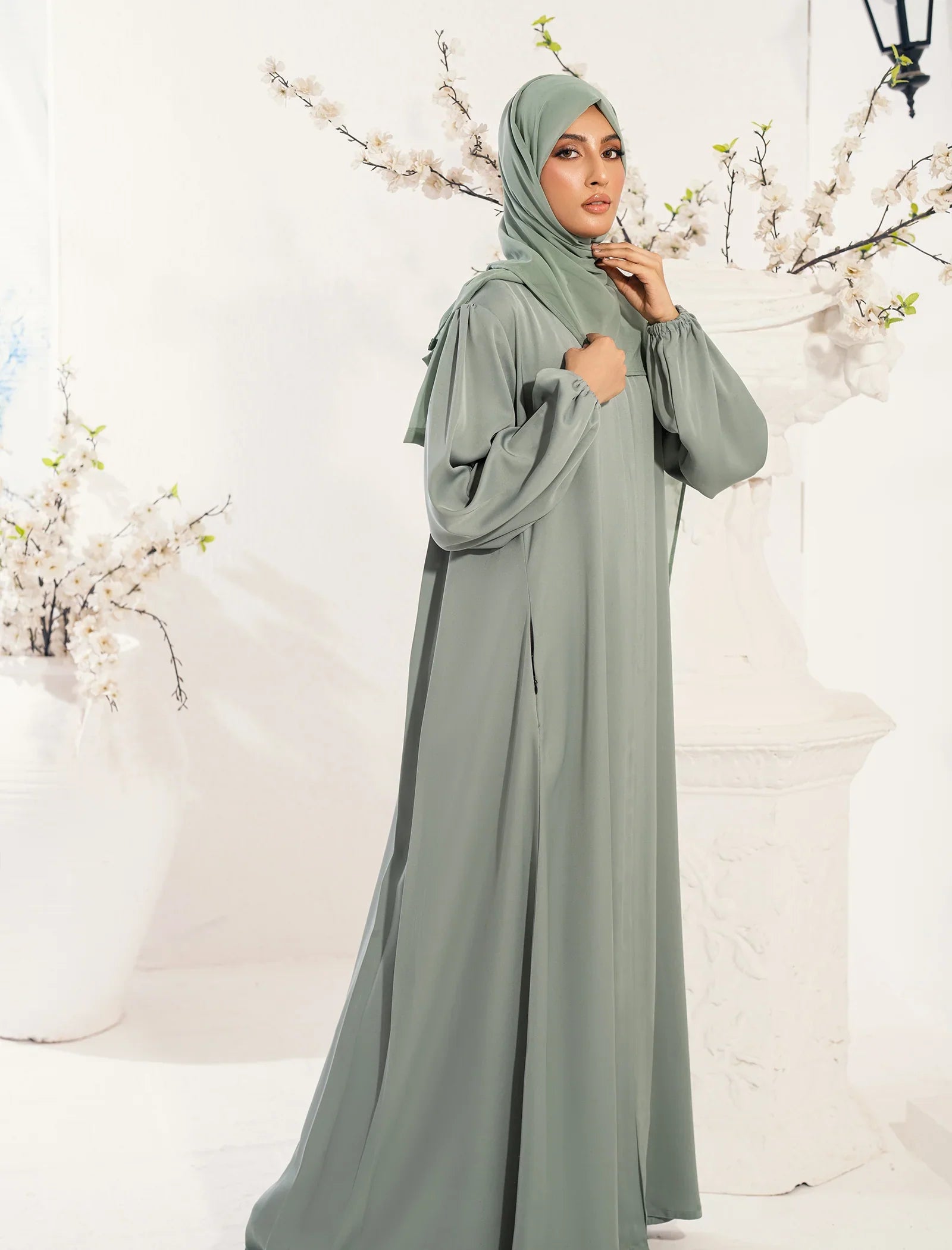 Elegant Serenity Abaya