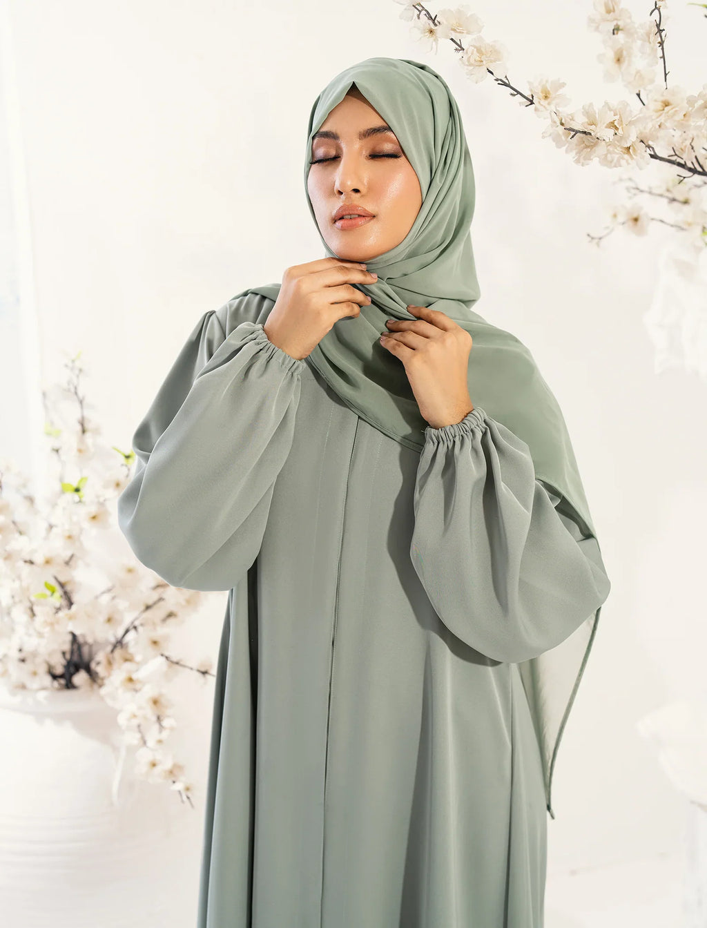 Elegant Serenity Abaya