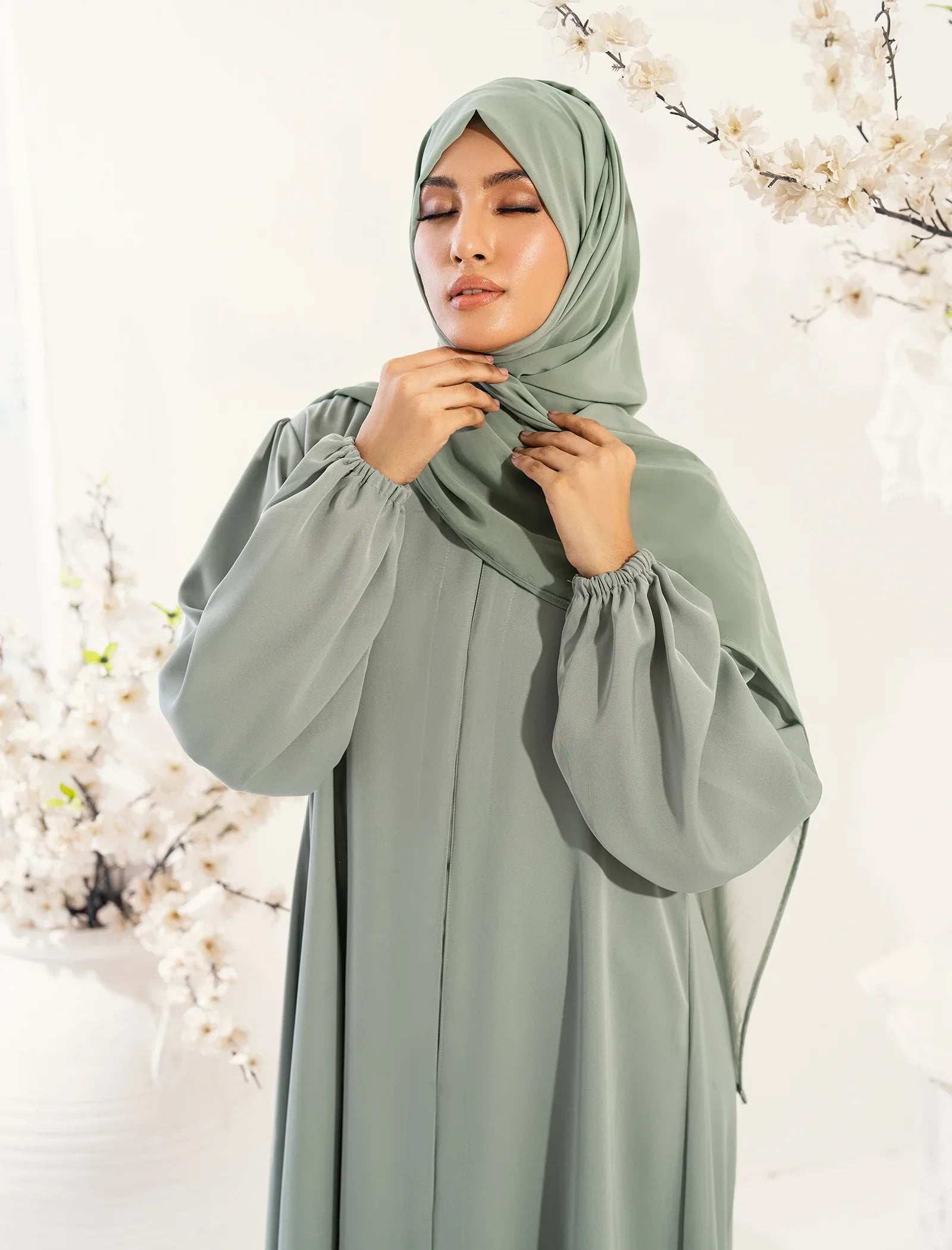 Elegant Serenity Abaya